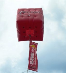 balon udara bentuk kubus